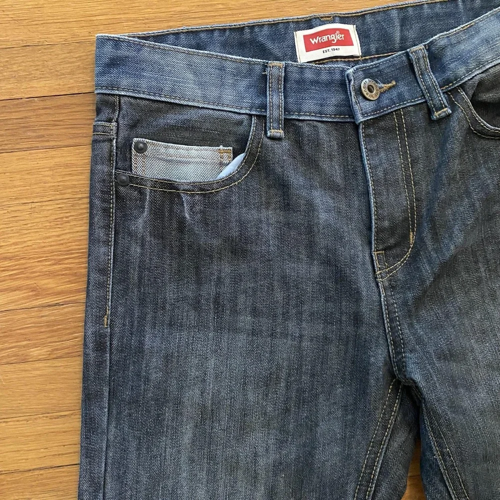 Wrangler Jeans Womens 12 Regular Dark Wash Stretch Denim Mid Rise Classic‎ Fit - Picture 2 of 14